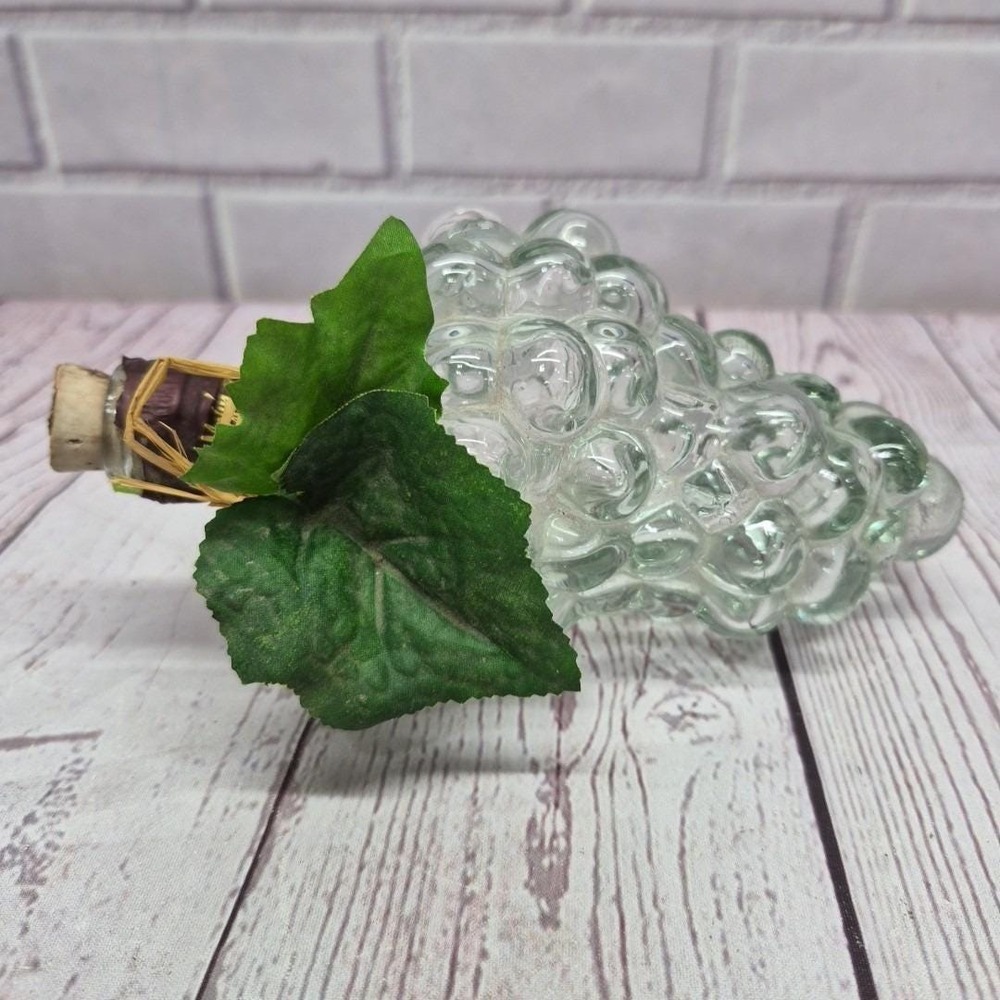 VTG Melina's‎ Glass Cluster of Grapes W/ Leafs Bottle 6in Long Italy